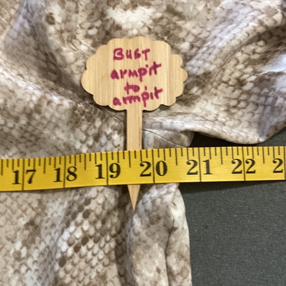 Ann Taylor Size XS snake print light brown 3/4 sleeves blouse. 100% polyester. - Picture 6 of 10